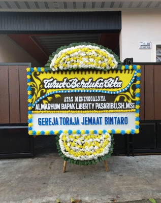 Papan Bunga Duka di Darma